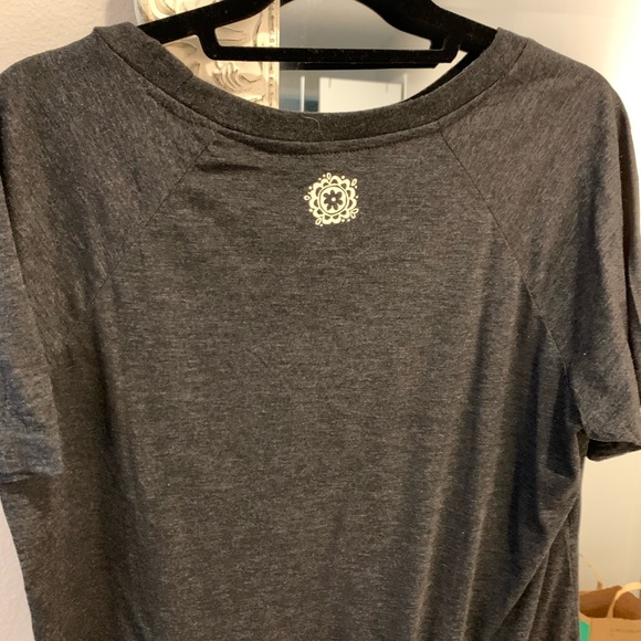 Fun Natural Life tshirt with silk screened words and flowers. Shirt runs small. - Picture 3 of 4